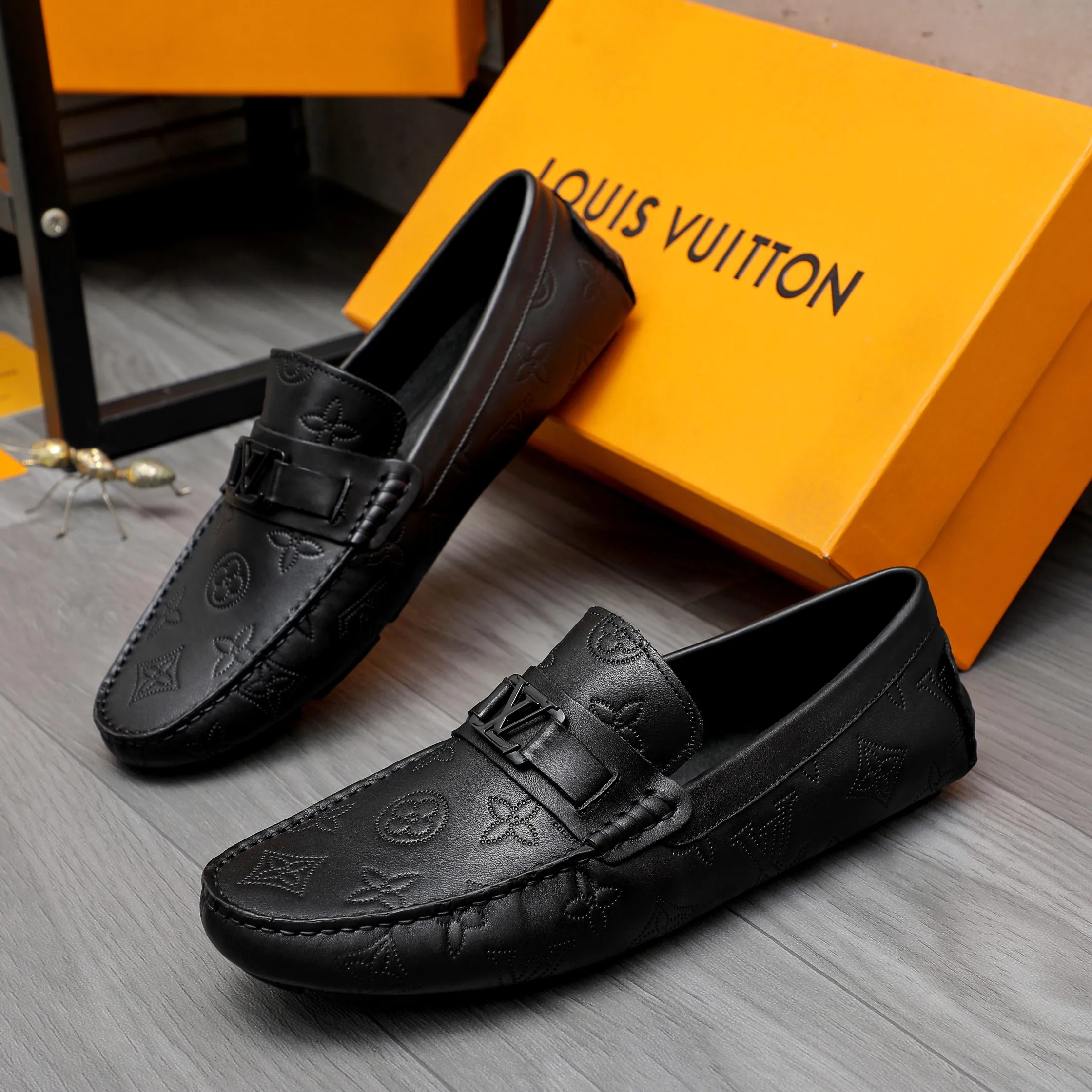 Men's shoes 💰400 Product trademark: LV "Louis Vuitton" casual slip-on shoes Regular size: 38-45 (45 is custom-made and non-returnable) Product materials: Selected cowhide embossed upper, pigskin lining, rubber outsole